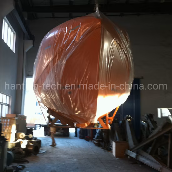 Equipo de salvamento marino de botes salvavidas totalmente cerrados en caída libre